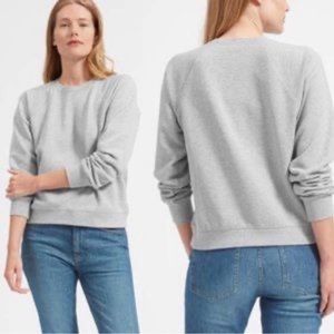 Everlane light grey crewneck sweatshirt. Size Medium.